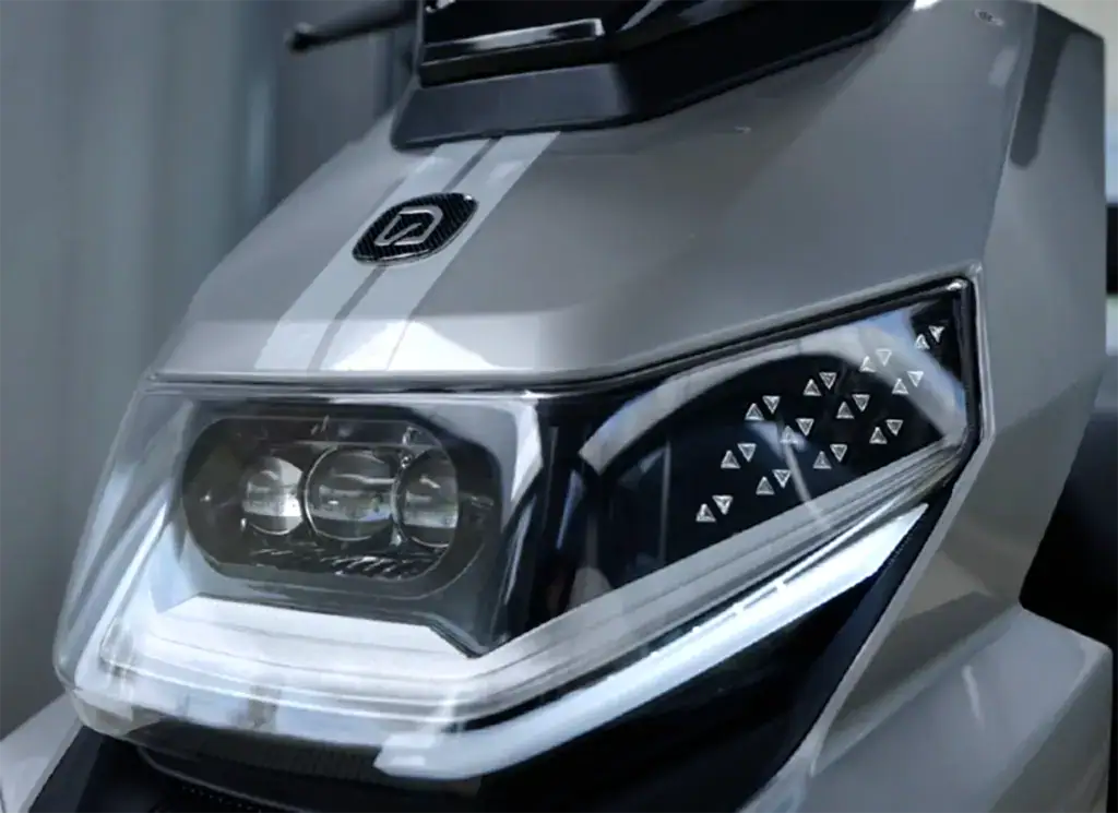 产品/场景前大灯 showcasing advanced LED 照明 technology and 时尚 design for enhanced visibility and aesthetics.